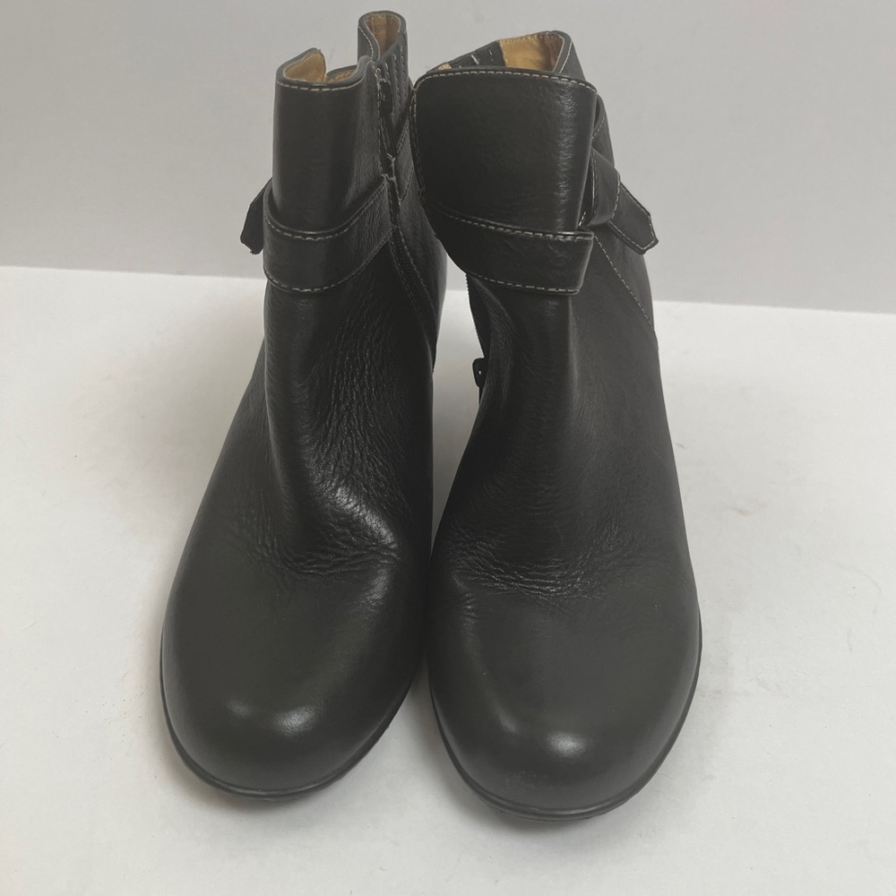 Softspots Black Leather Ankle Boots 7.5
